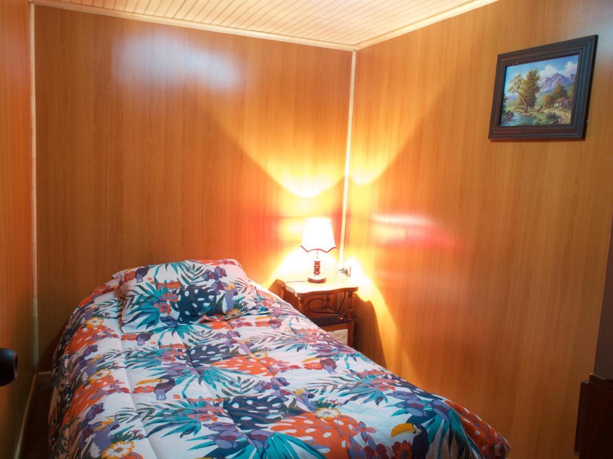 Hostal Traveltour El Campesino 푸에르토나탈레스 외부 사진